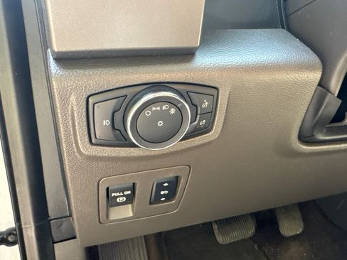 Used 2018 Ford Expedition XLT w/ Equipment Group 201A RWD image 28