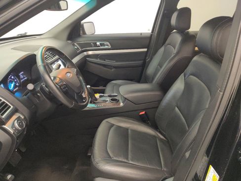 Used 2017 Ford Explorer XLT w/ Equipment Group 202A FWD image 17