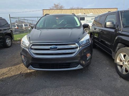 Used 2018 Ford Escape SE image 1
