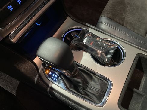 Used 2018 Jeep Grand Cherokee Laredo image 30