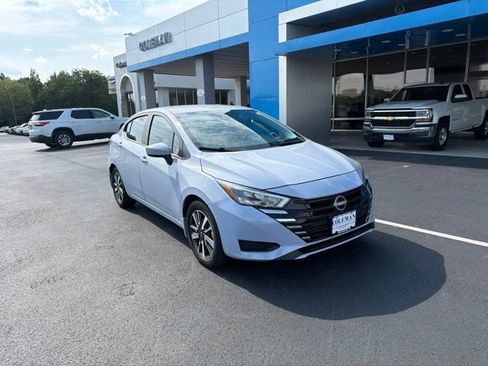 Used 2025 Nissan Versa SV w/ Trunk Package FWD image 2