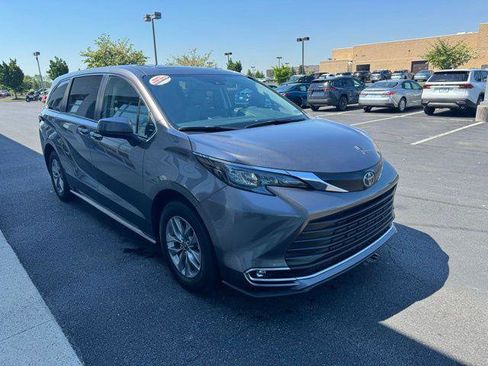 Certified 2024 Toyota Sienna XLE AWD/4WD image 4