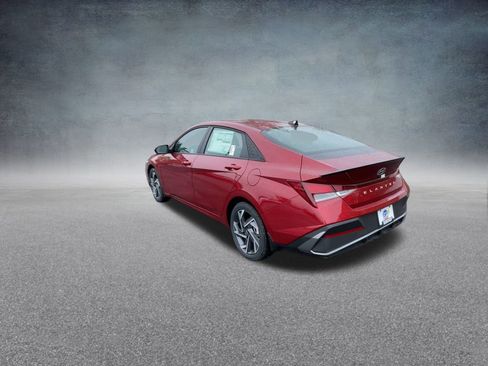 Used 2025 Hyundai Elantra Sport image 18