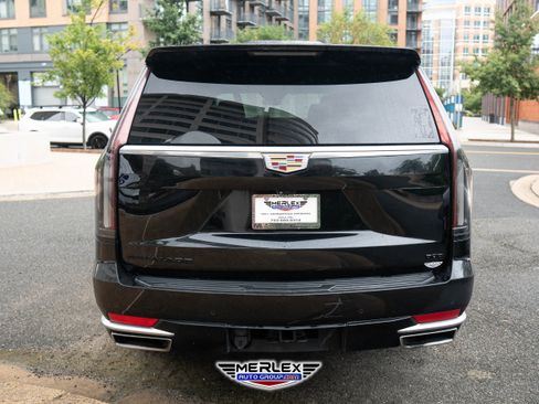 Used 2022 Cadillac Escalade ESV Premium Luxury image 6