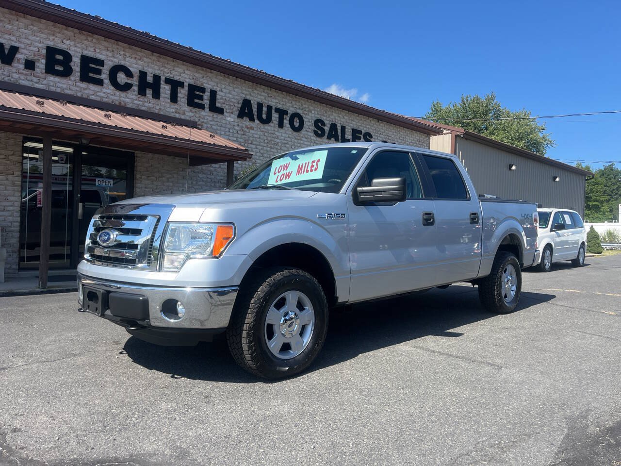 Used 2012 Ford F150 XLT AWD/4WD image 2