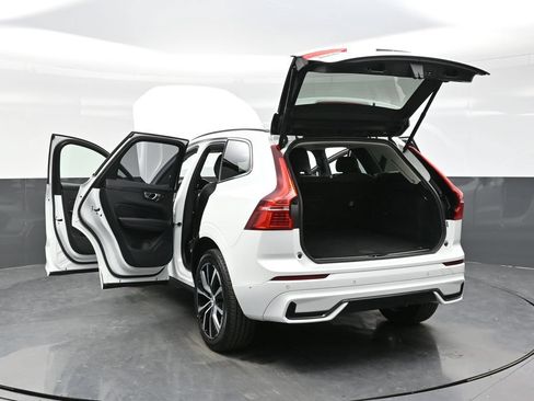 Used 2025 Volvo XC60 B5 Plus AWD/4WD image 40