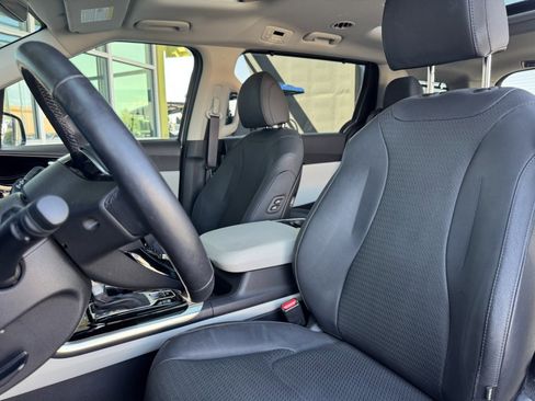 Used 2023 Kia Carnival SX Prestige w/ Paint Protection Package image 33