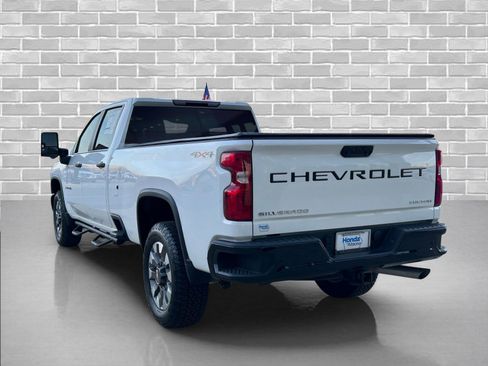 Used 2025 Chevrolet Silverado 2500 Custom w/ Custom Value Package image 3