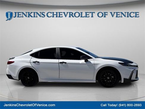 Used 2025 Toyota Camry SE w/ Convenience Package image 2