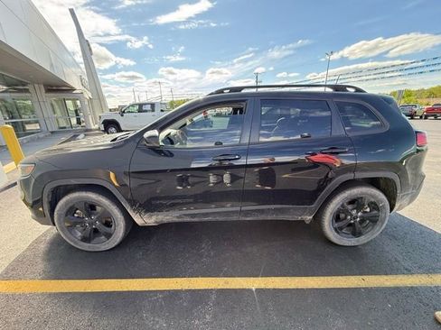 Used 2020 Jeep Cherokee Latitude Plus AWD/4WD image 2