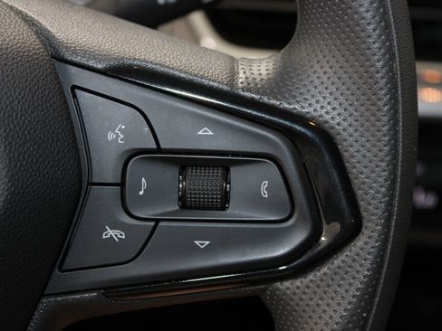 Used 2025 Chevrolet Trax LT FWD image 41