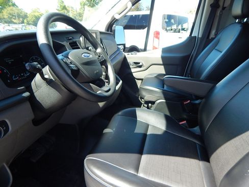 Used 2025 Ford Transit 250 Low Roof RWD image 18
