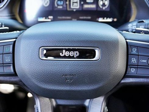 New 2026 Jeep Grand Cherokee Limited w/ Luxury Tech Group II image 40