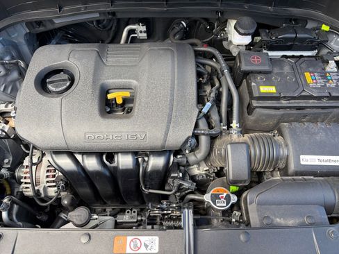 Used 2025 Kia Soul LX w/ LX Technology Package FWD image 30