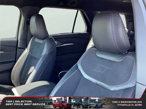 Used 2025 Ford Explorer ST RWD image 17