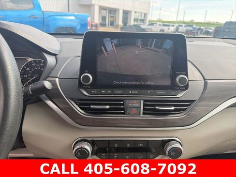 Used 2025 Nissan Altima 2.5 SV image 12