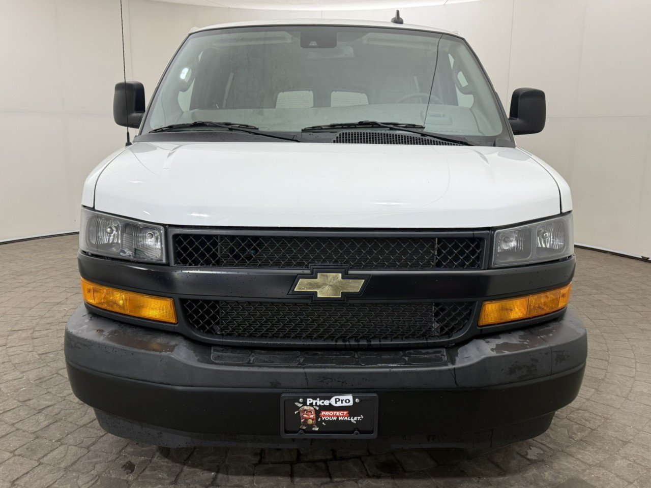 Used 2024 Chevrolet Express 3500 LS RWD image 2