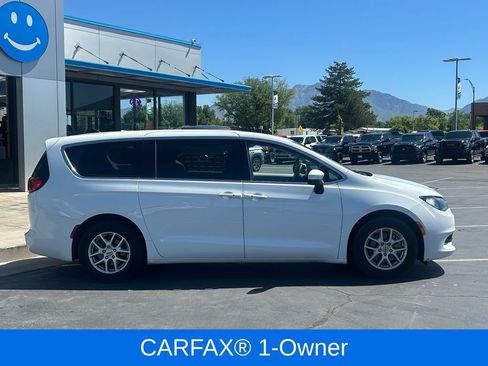 Used 2023 Chrysler Voyager LX FWD image 2