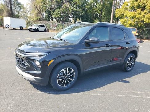 Certified 2025 Chevrolet TrailBlazer LT image 3