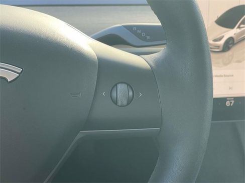 Used 2023 Tesla Model 3 Standard Range image 16