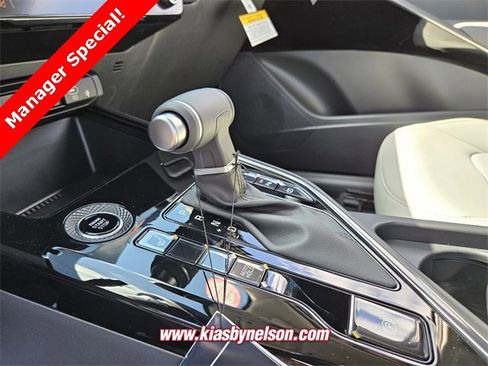 New 2025 Kia Niro EX image 12