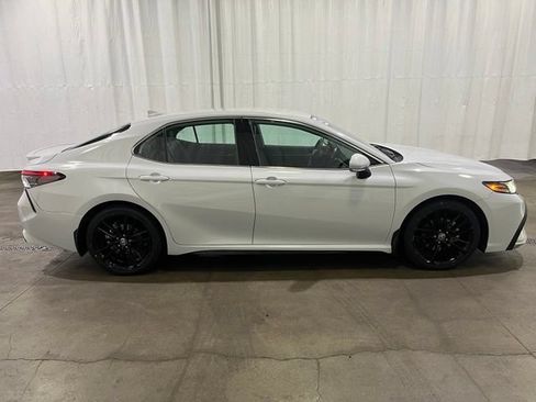 Certified 2022 Toyota Camry XSE FWD image 3