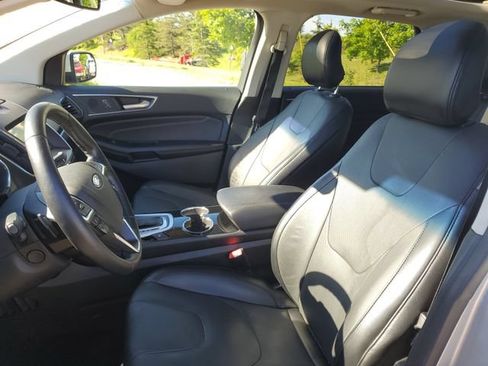 Used 2018 Ford Edge Titanium w/ Equipment Group 301A AWD/4WD image 19