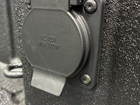 Used 2025 Chevrolet Silverado 1500 High Country w/ Technology Package image 8