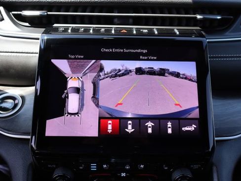 Used 2025 Jeep Grand Cherokee L Limited w/ Luxury Tech Group II AWD/4WD image 24