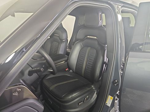 Used 2022 Rivian R1T Launch Edition image 21