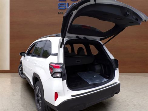 Used 2025 Subaru Forester Premium image 11