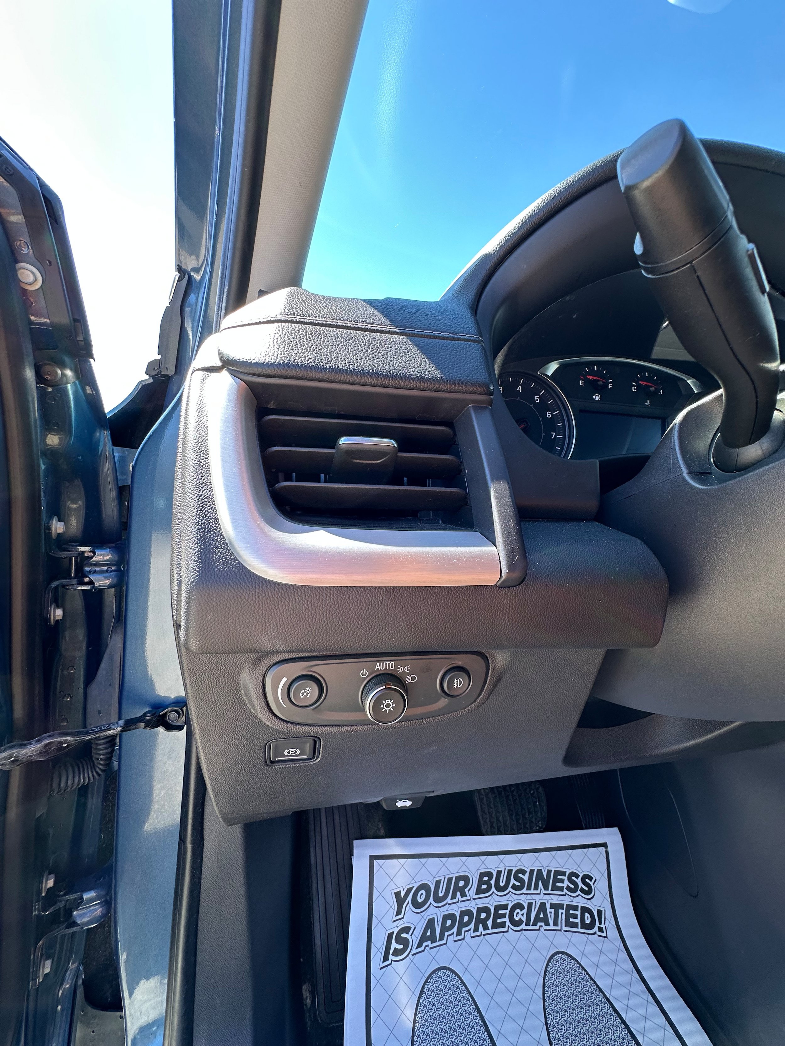Used 2024 GMC Terrain SLT AWD/4WD image 11