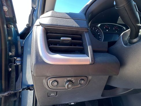 Used 2024 GMC Terrain SLT AWD/4WD image 11