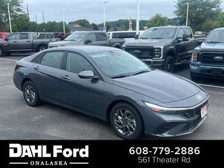 Used 2024 Hyundai Elantra SEL FWD video 1