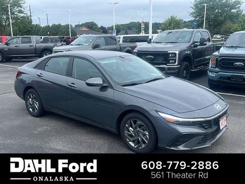 Used 2024 Hyundai Elantra SEL FWD image 1