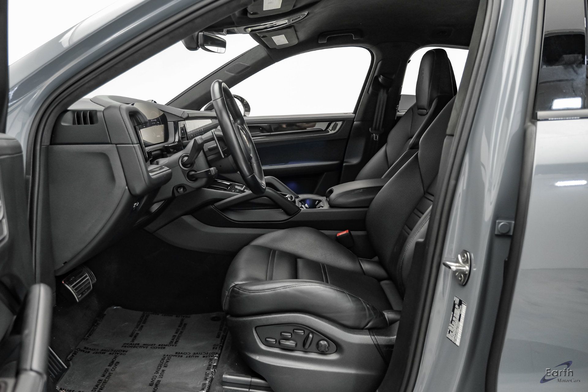 Used 2024 Porsche Cayenne Turbo GT AWD/4WD image 35