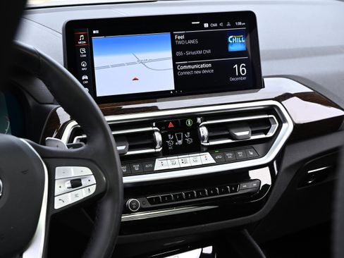 Certified 2025 BMW X4 xDrive30i image 19