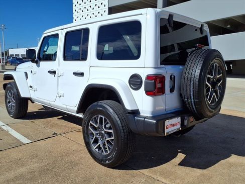 Used 2025 Jeep Wrangler Sahara image 3