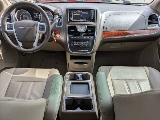 Used 2015 Chrysler Town & Country Touring FWD image 19
