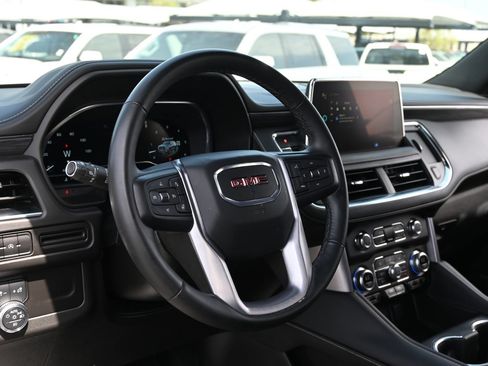 Used 2024 GMC Yukon XL SLT w/ SLT Luxury Package AWD/4WD image 17