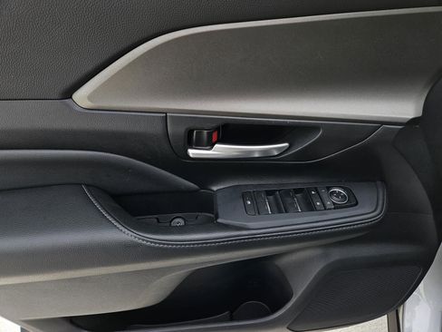 Used 2025 Toyota Grand Highlander AWD image 18