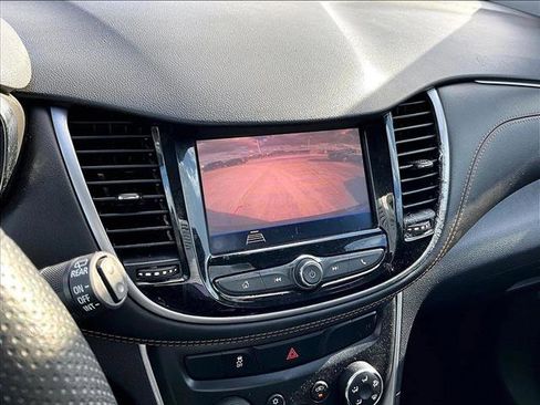 Used 2022 Chevrolet Trax LS image 23