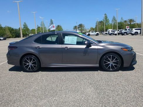 Certified 2023 Toyota Camry SE image 3