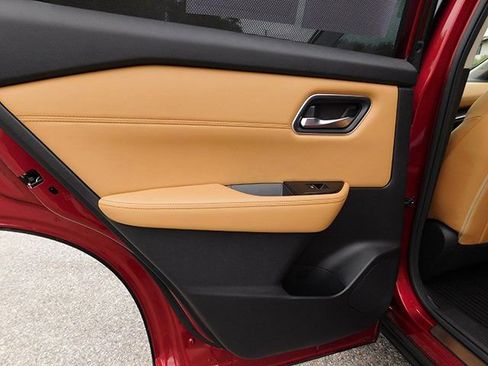 Used 2023 Nissan Rogue Platinum w/ Platinum Premium Package image 11