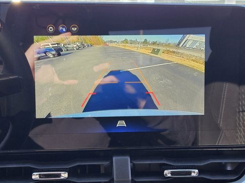 Used 2025 Chevrolet Equinox LT image 23