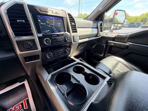Used 2021 Ford F250 Lariat w/ Lariat Value Package AWD/4WD image 28