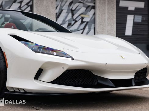 Used 2021 Ferrari F8 Tributo image 2