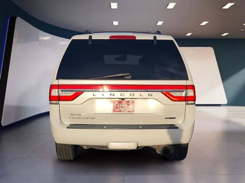 Used 2016 Lincoln Navigator Select RWD image 4