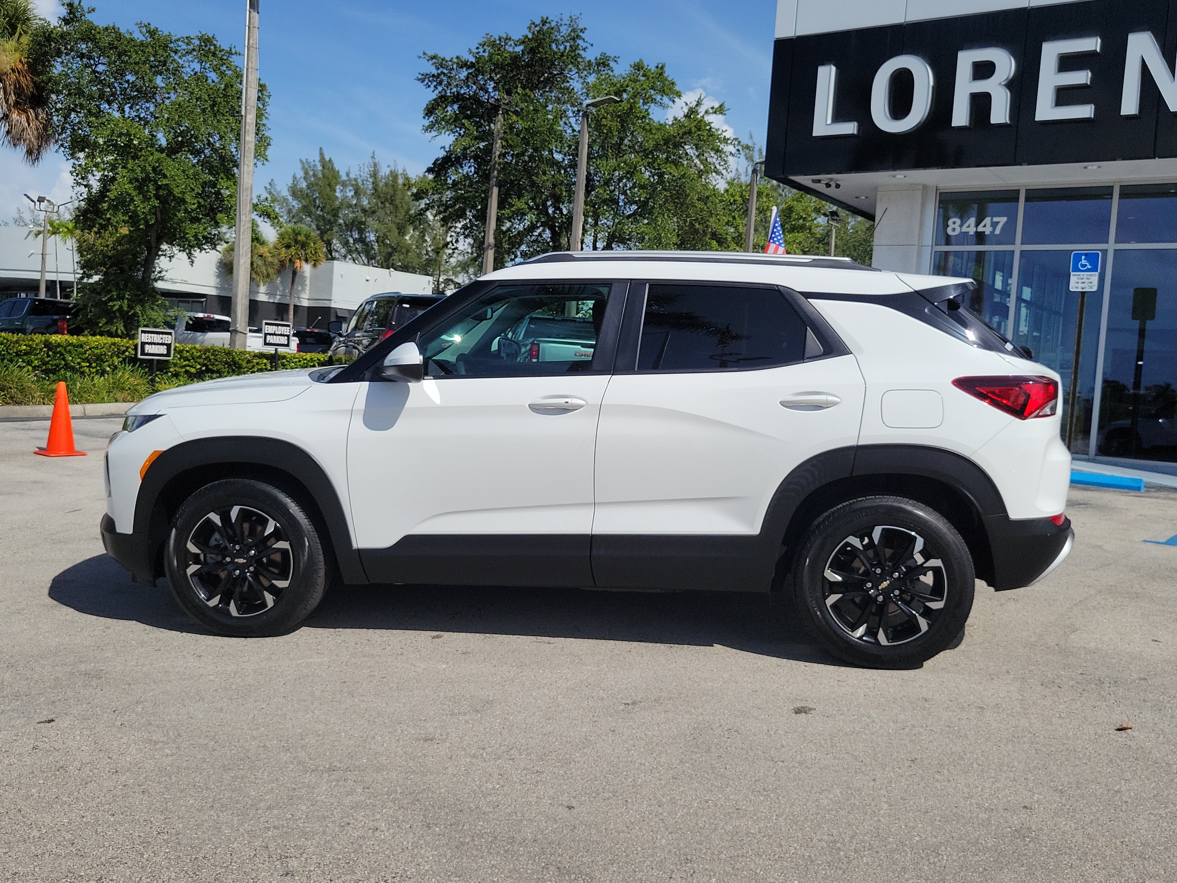 Used 2022 Chevrolet TrailBlazer LT w/ Convenience Package FWD image 8