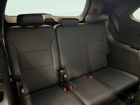 Used 2026 Buick Enclave Preferred AWD/4WD image 9